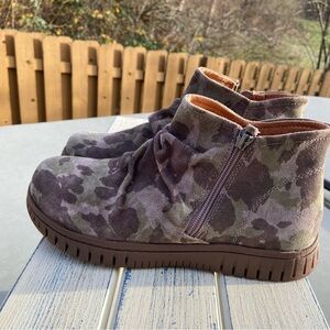 Comfortiva Suede leather Camo Ankle Boots – Women’s 7.5M – Side Zip